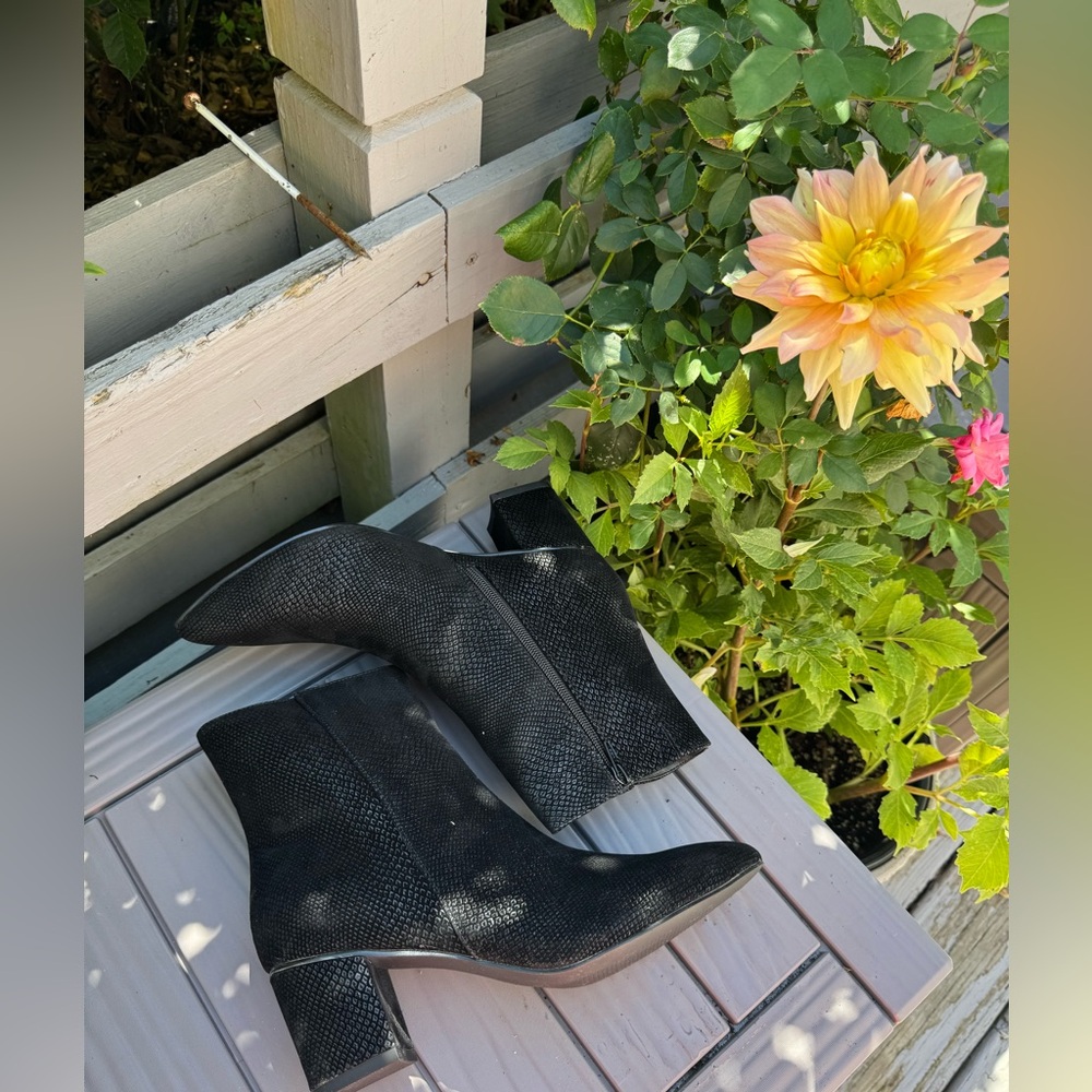 NWT 8.5WW extra wide black booties - Picture 9 of 15